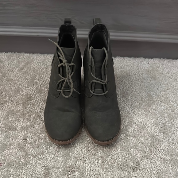 Nautica Women's Green Lace Up Boots - Picture 1 of 3